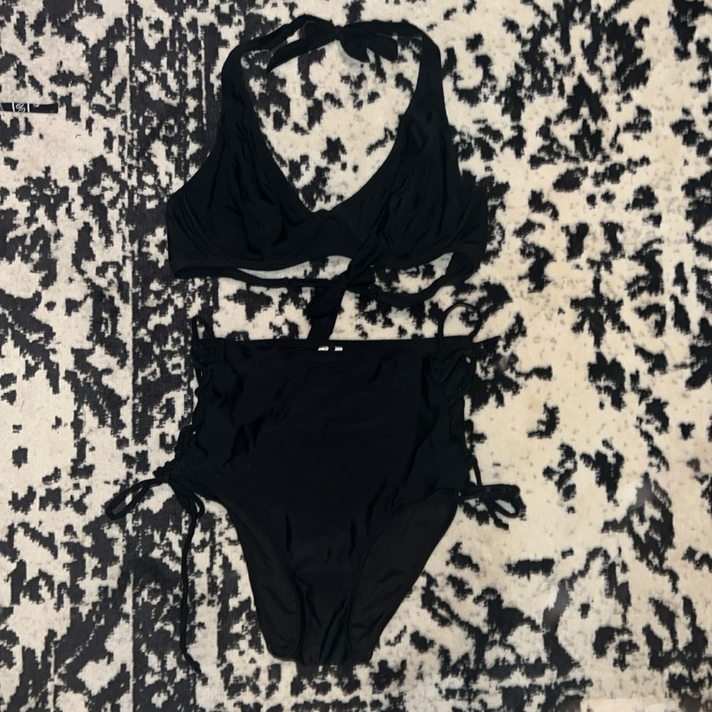 Fashion Nova Bikini Size Large never worn